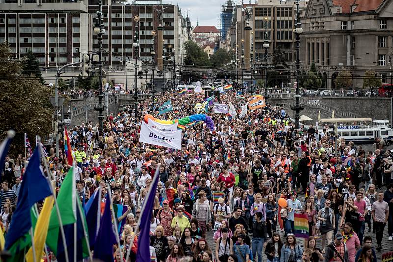 Průvod hrdosti gayů, leseb, bisexuálů, translidí (LGBT) Prague Pride prošel Prahou.