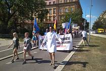 Občanská komise za lidská práva protestovala proti zneužívání psychofarmak u dětí.