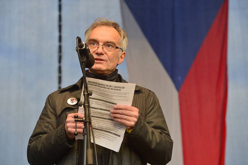Demonstrace proti Andreji Babišovi na Letné 16. listopadu 2019. Ivan Trojan.