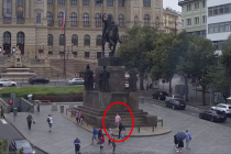 Onanující muž na Václavském náměstí