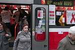 Tramvaj proti AIDS již pojedenácté v pražských ulicích.