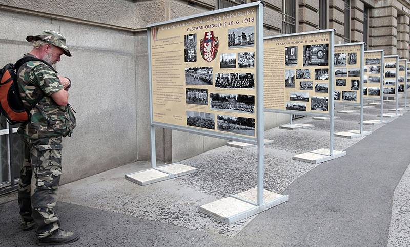 Zahájení výstavy Cestami odboje k 30.červnu 1918 ke Dni ozbrojených sil za účasti náčelníka generálního štábu Josefa Bečváře. Vítězné náměstí 29.června.