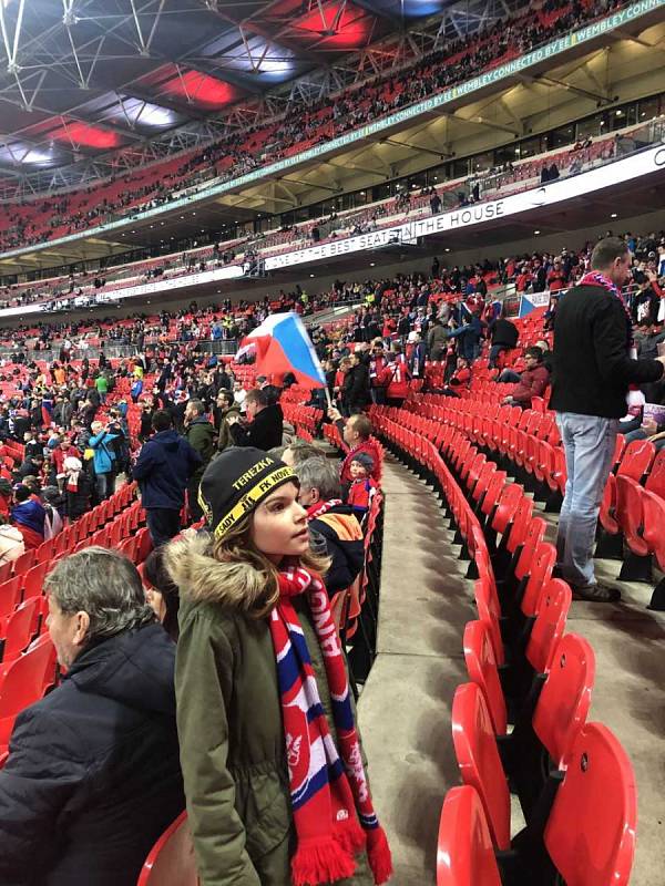 Josef Ondroušek s dcerou z Prahy ve Wembley.