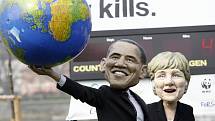 Na Alšově nábřeží proběhl happening za účasti gumových podobizen Baracka Obamy, Angely Merkelové, Gordona Browna a Nicolase Sarkozyho s názvem "Záchrana klimatu je ve Vašich rukou. Nerozhodnost zabíjí.“