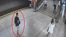 Pražská policie pátrá po svědkovi loupežného přepadení mladé dívky na stanici metra Hůrka.
