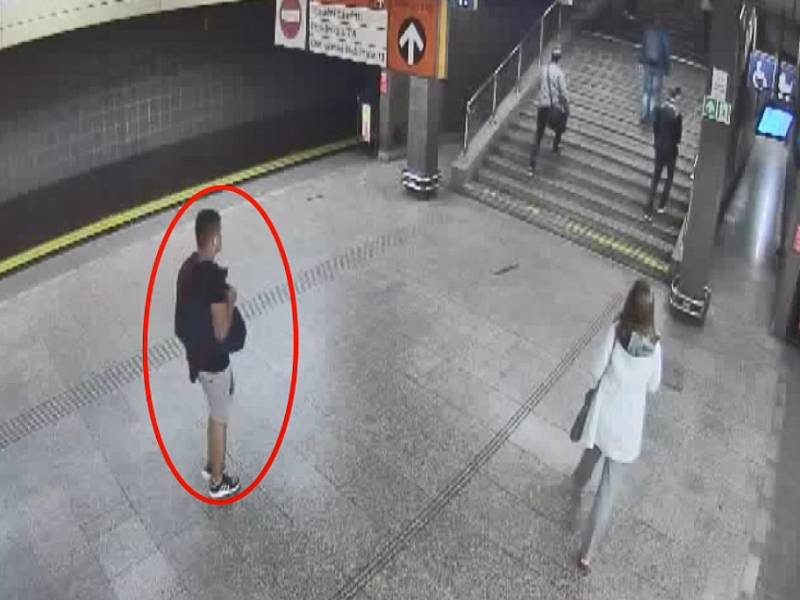 Pražská policie pátrá po svědkovi loupežného přepadení mladé dívky na stanici metra Hůrka.