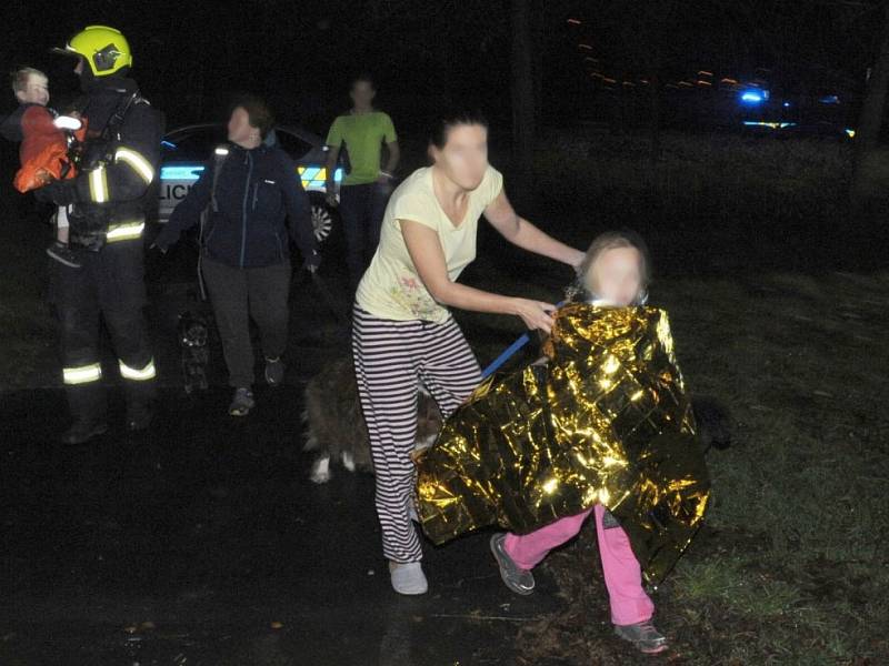 Při požáru bytu v domě s pečovatelskou službou na Černém Mostě v Praze zemřela vozíčkářka..