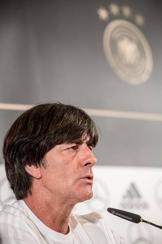 Trenér Joachim Loew při tiskové konferenci německoho týmu před kvalifikačním utkání s ČR-Německo 31. srpna v Praze.