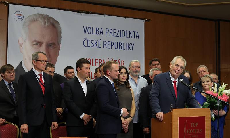 Štáb prezidenta Miloše Zemana v Top hotelu Praha. Prezident Miloš Zeman obhájil.