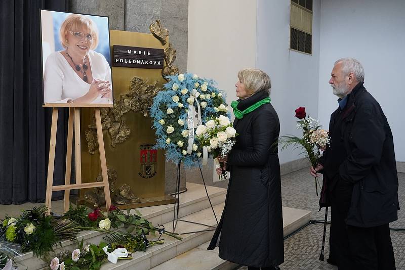 Z posledního rozloučení se scenáristkou a režisérkou Marií Poledňákovou ve velké obřadní síni krematoria v pražských Strašnicích.
