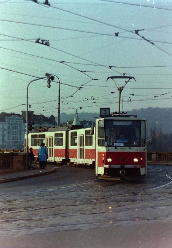 Tramvaj KT8D5 byla do provozu s cestujícími poprvé uvedena 1. července 1986.