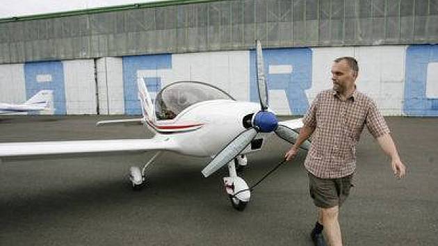 AREÁL STARÉ AEROVKY V LETŇANECH. Svaz letců opět zprovoznil zanedbané hangáry a jejich okolí.