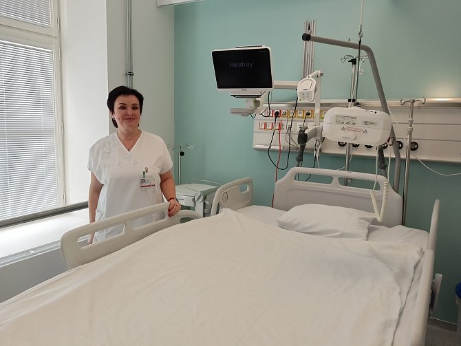 Otevření nových pokojů jednotky intenzivní péče s vybavením a lůžky pro extrémně obézní pacienty ve VFN v Praze.