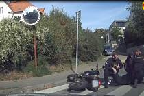 Policejní honička s motorkářem.