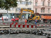 Omezení dopravy na Karlově náměstí v Praze z důvodu rekonstrukce tramvajových kolejí.