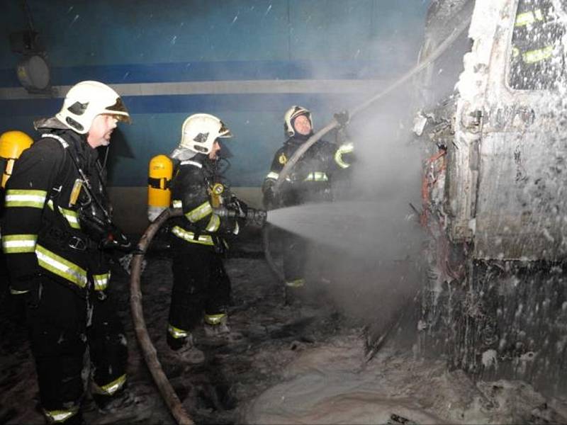 Požár kamionu v Lochkovském tunelu v Praze.