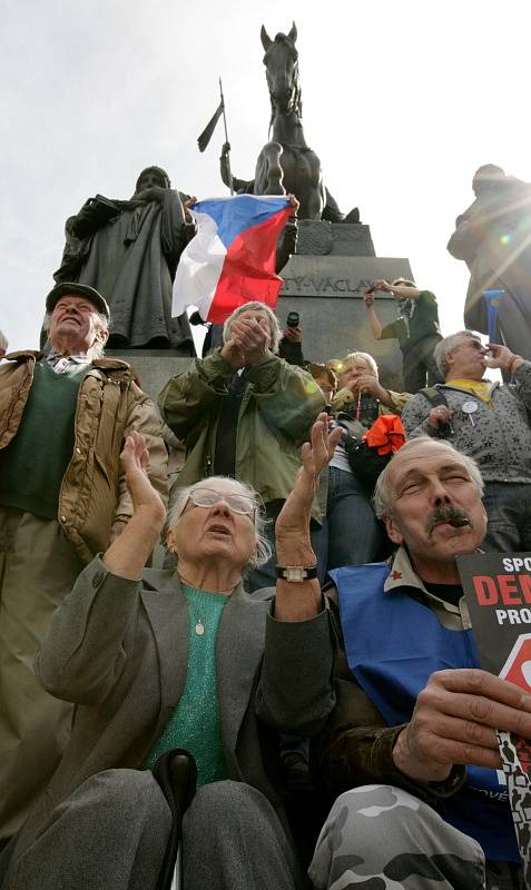 Demonstrace v Praze v sobotu 21.dubna na Václavském náměstí. 