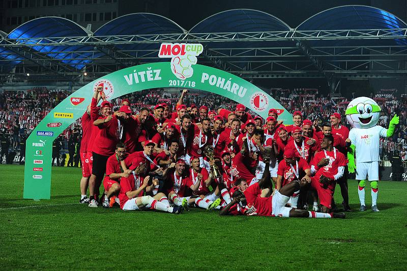 Fotbalové utkání finále MOL Cupu mezi celky SK Slavia Praha a FK Jablonec 9. května v Mladé Boleslavi. Slavia slaví vítězství.