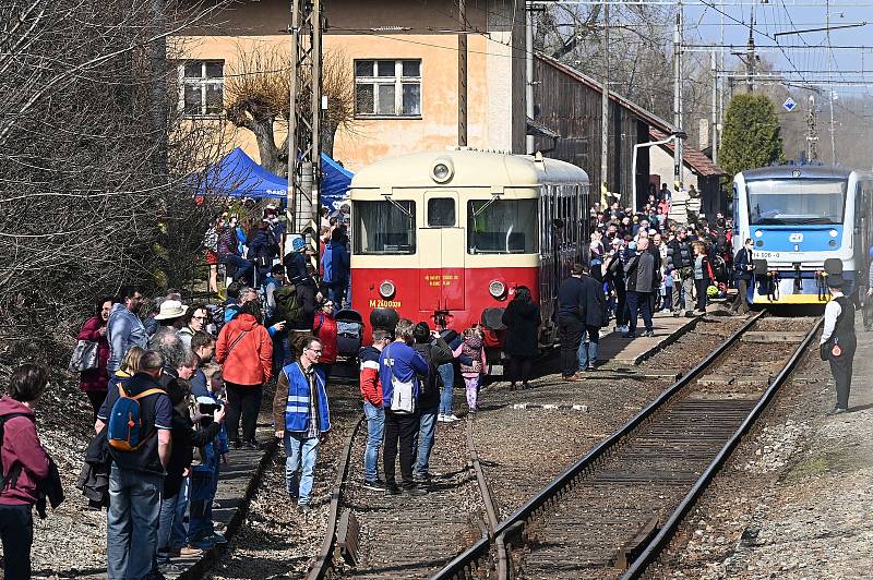 Slavnostní ukončení vlakové dopravy ve Střezimíři.