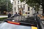 Pražší taxikáři místo protestu přijeli na úřad vlády jednat s premiérem Andrejem Babišem.