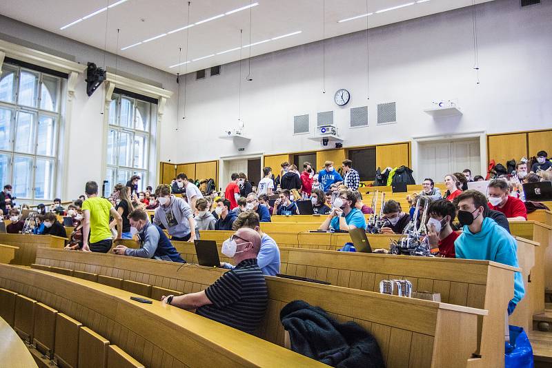 Třináctý ročník Robosoutěže pořádané ČVUT pro studenty středních a vysokých škol má za sebou finále.