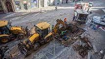 Kvůli noční havárii vodovodního potrubí je od pondělního zcela uzavřena Sokolská ulice v centru Prahy u křižovatky s Ječnou.