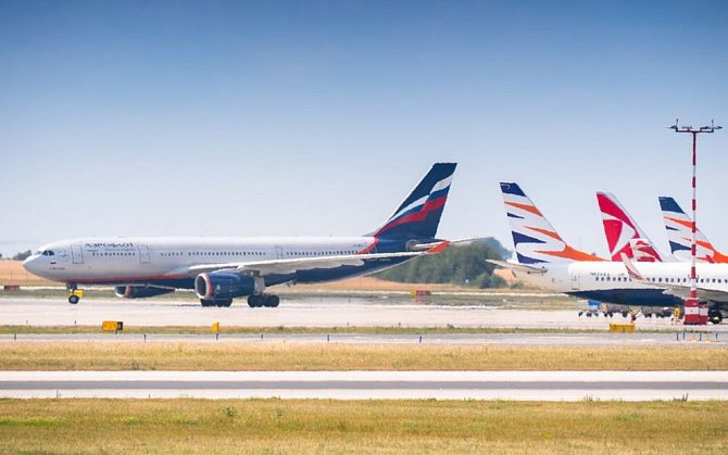 Kvůli velké části zrušených letů Aeroflot poslal do Prahy větší Airbus A330.