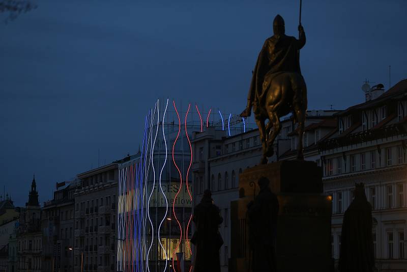 Demonstrace na Václavském náměstí v Praze v úterý 17. listopadu 2020. Po jejím skončení se průvod vydal na Národní třídu.