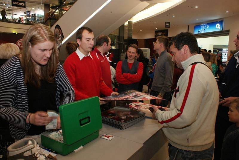 Slávisté obsadili galerii Harfa.