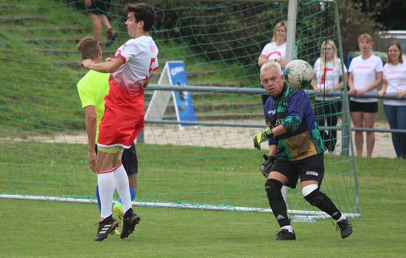 Zaměstnanecká liga Deníku: Pražské kolo na hřišti v Čakovicích.