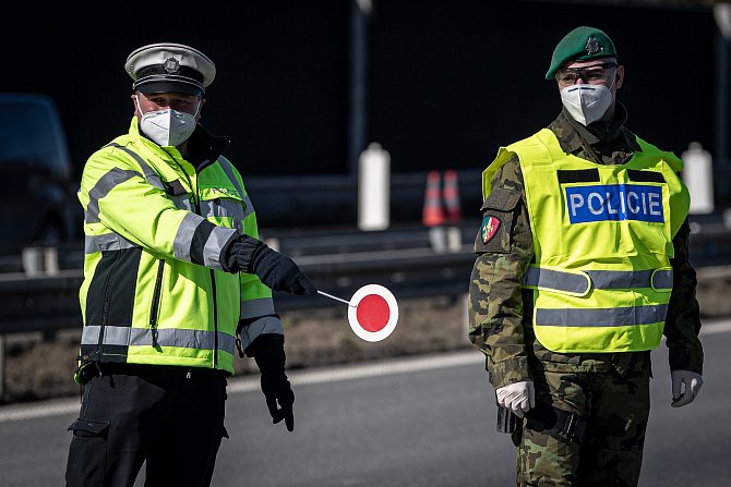 Smíšená hlídka policie a armády v úterý 2. března 2021.