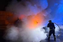 Požár kamionu na dálnici u Rudné. Vyžádal si zásah tří jednotek hasičů