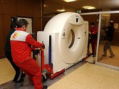 Instalace nového počítačového tomografu v Nemocnici Na Homolce v Praze.