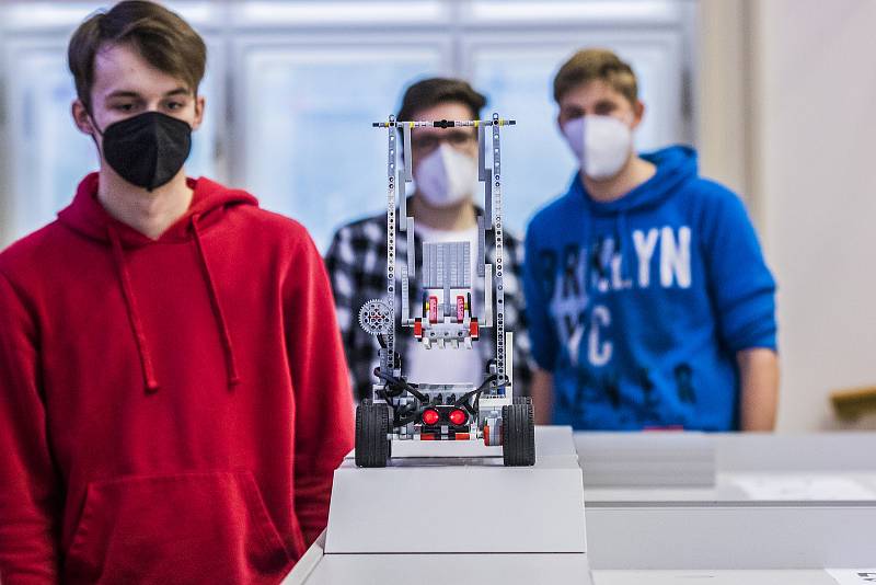 Třináctý ročník Robosoutěže pořádané ČVUT pro studenty středních a vysokých škol má za sebou finále.