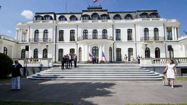 Ruské velvyslanectví v Praze. 