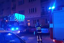 V pražském činžáku explodovala baterie elektrokola, jeden člověk se zranil.