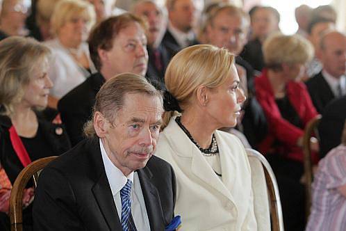 Slavnostní ceremoniál v Břevnovském klášteře k udělení čestného občanství Prahy 6 exprezidentu Václavu Havlovi a herečce Ivě Janžurové.