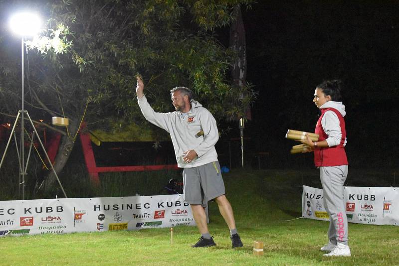 Parta Husinec Kubb se zapsala do České knihy rekordů, sportovní disciplínu "kubb" hrála nonstop 24 hodin.