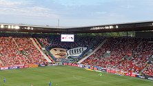 Choreo fanoušků Baníku Ostrava v zápase na půdě pražské Slavie.