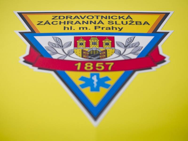 Osm nových vozů pražské záchranné služby bylo ve čtvrtek 18. září 2014 pokřtěno v Praze.