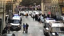 Protivládní demonstrace na Staroměstském náměstí v Praze porušuje zákon kvůli účasti více než 500 osob.