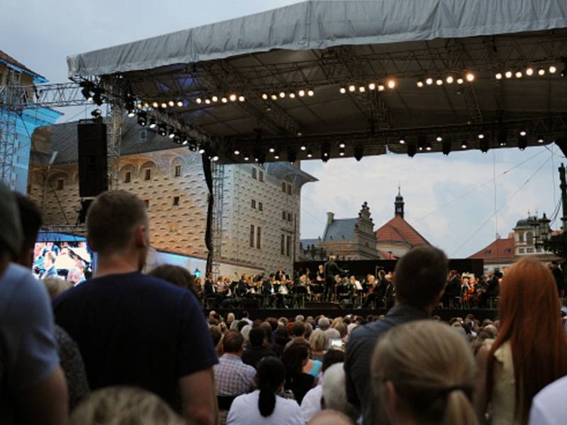 Koncert České filharmonie pod širým nebem. 