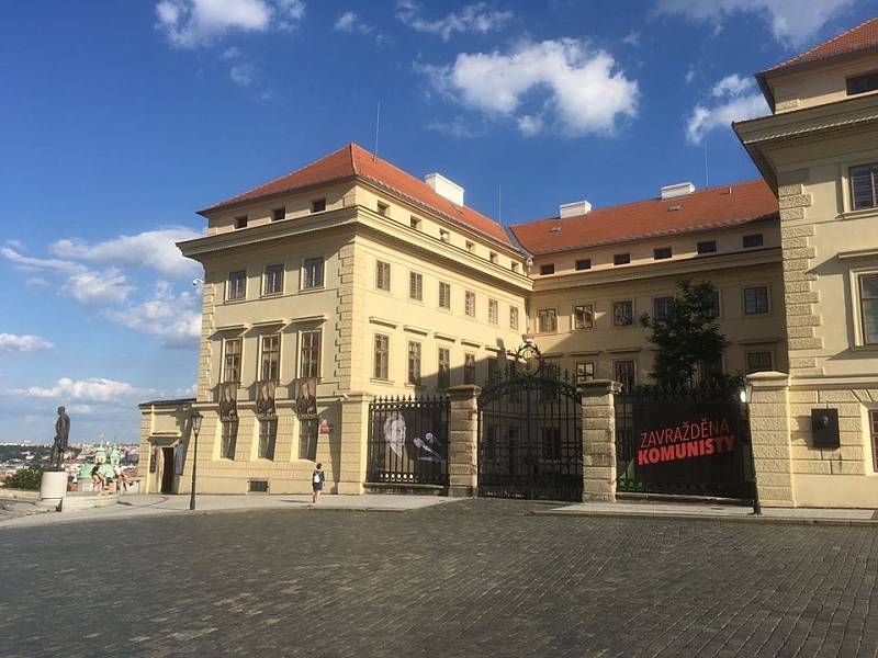 Praha si připomíná památku Milady Horákové u příležitosti 70. výročí justiční vraždy.