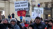 Protest proti udělení milosti prezidentem Milošem Zemanem šéfovi Lesní správy Lány Miloši Balákovi se konal u Pražského hradu 31. března 2022.