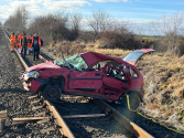 Smrtelná nehoda osobního auta s lokomotivou u Dobrovíze.