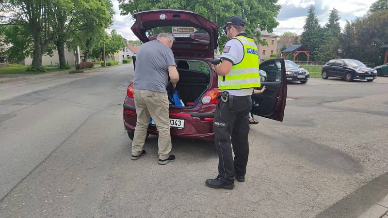 Na to, jak jezdí po silnicích cyklisté, a zejména řidiči motorových vozidel kolem cyklistů, se zaměřili středočeští policisté během týden trvající dopravně bezpečnostní akce.