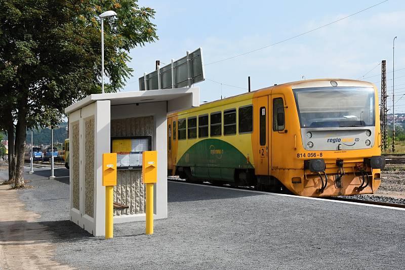 Po dva roky má fungovat provizorní zastávka vlaků, která byla v úterý zprovozněna v blízkosti stanice Praha-Bubny – nedaleko stanice metra Vltavská.