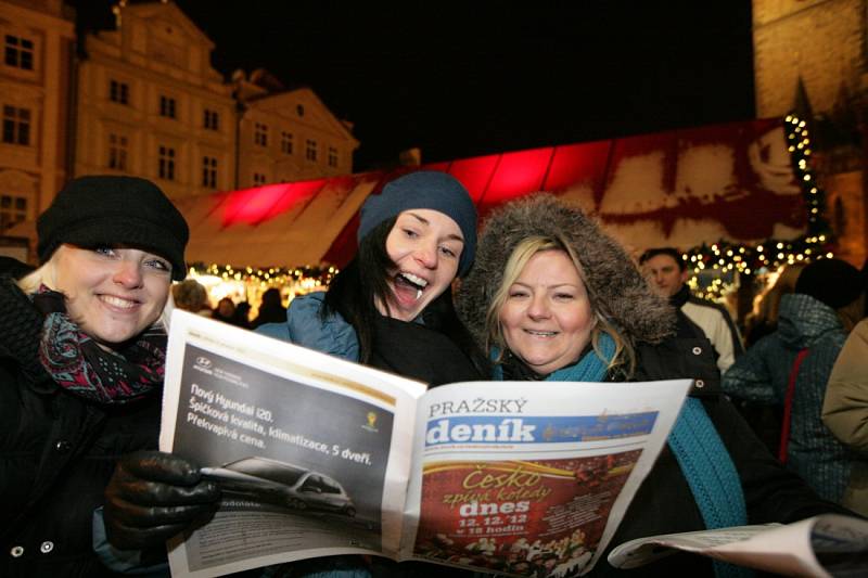 Česko zpívá koledy na Staroměstském náměstí