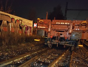 Vykolejení nákladního vlaku v Horních Počernicích.