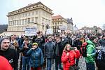 Protest proti udělení milosti prezidentem Milošem Zemanem šéfovi Lesní správy Lány Miloši Balákovi se konal u Pražského hradu 31. března 2022.